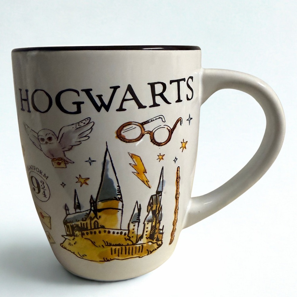 Hogwarts Mug - Picture 2 of 2